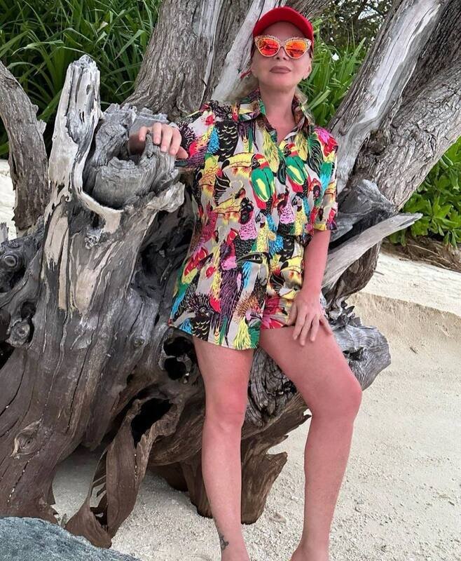 Лариса Долина на отдыхе