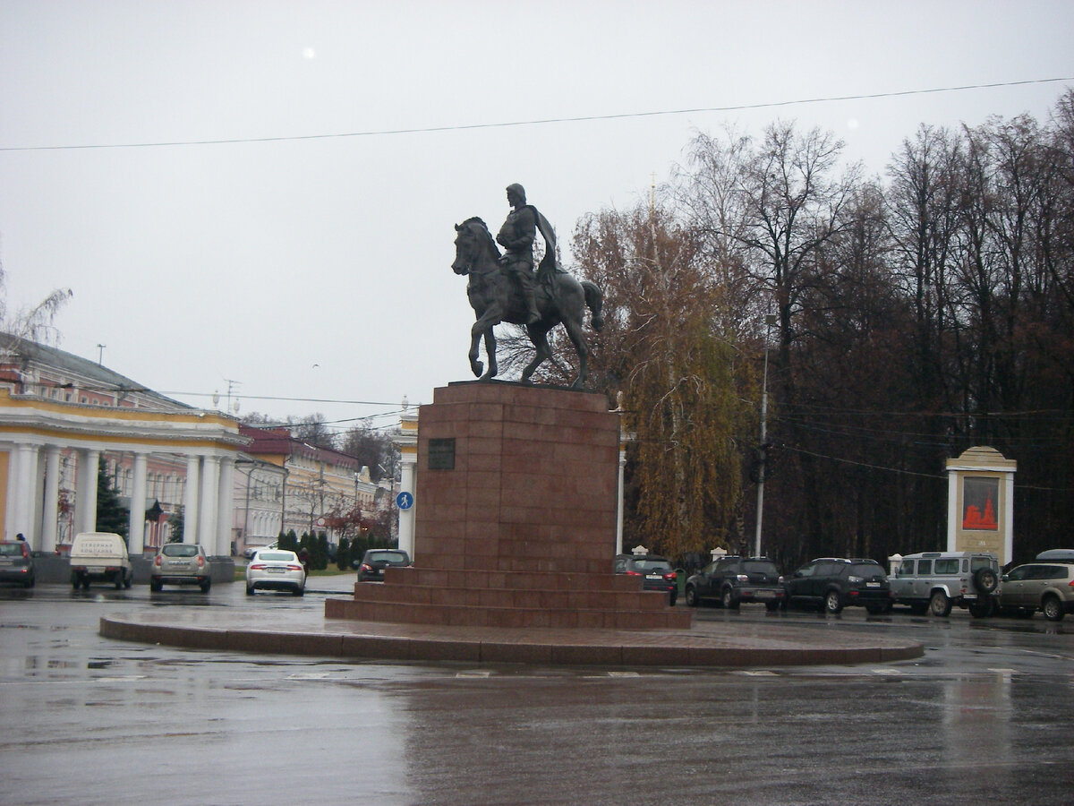 Памятник Олегу Рязанскому