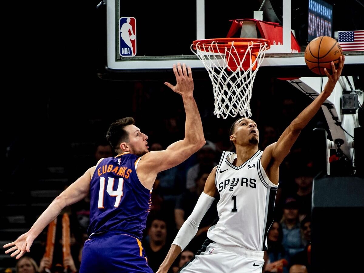    Виктор Вембаньяма (справа)© Фото : X