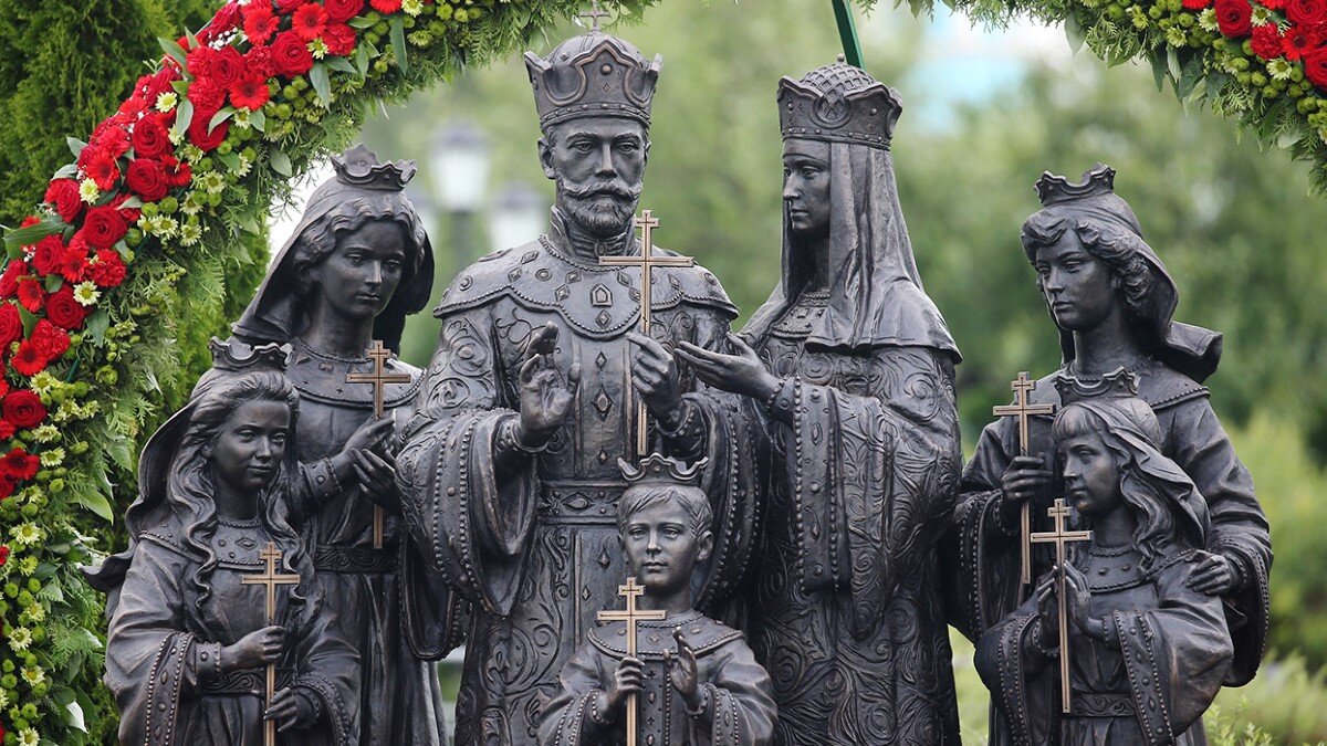 Памятник царской семье в Дивеево. Фото: vera-eskom.ru