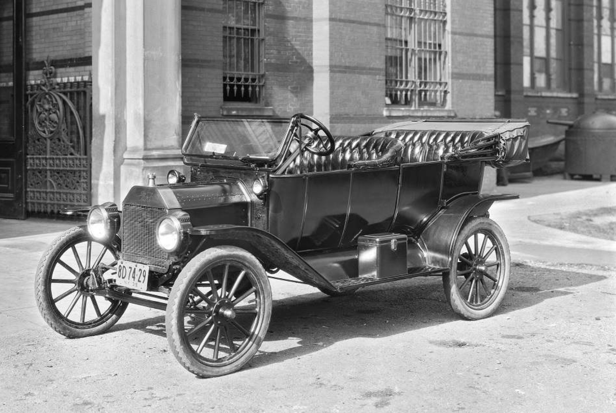 Какая страна изобрела автомобиль. Ford model t 1923.