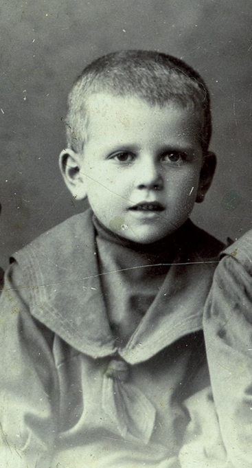 Фото 1907 года, Мише 7 с половиной лет. Из архива семьи Мазур. 
