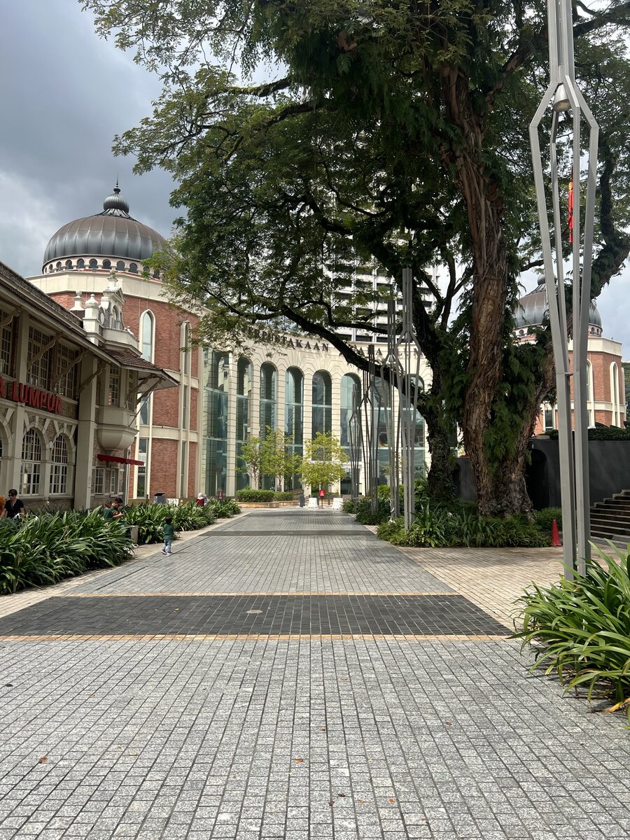 Фото из Куала-Лумпура. Очень рекомендую посетить Малайзию. 