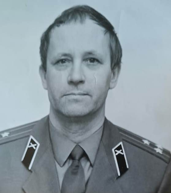 Полковник в отставке Трофимов Евгений Григорьевич, кандидат технических наук, заместитель начальника головного отдела Управления эксплуатации космических средств (КСр) 50 ЦНИИ Мо им. М.К.Тихонравова. 