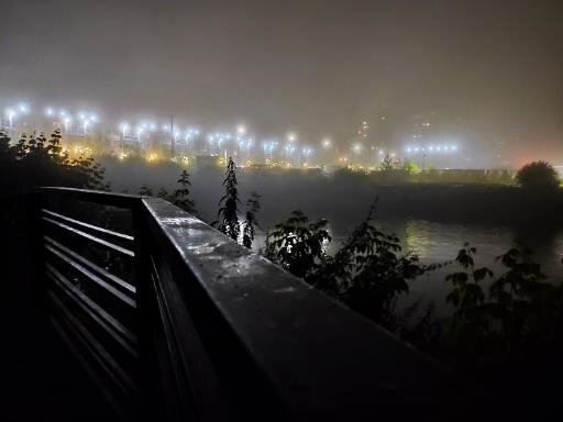 Ночной Иркутск в районе набережной