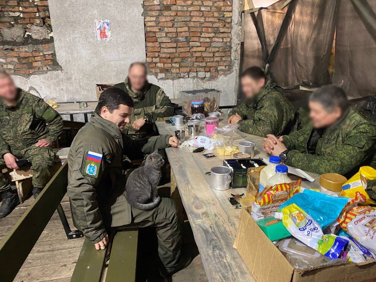 Армейский новогодний стол.