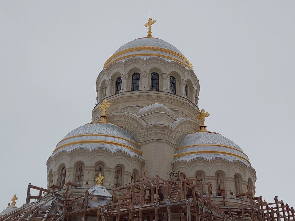 В Петербурге с храма иконы Божией Матери «Милующая» на Большом проспекте  Васильевского острова 8 января начали снимать леса после долгой  реставрации, передает корреспондент «Фонтанки». Читайте на 