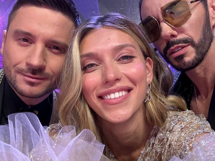 Для вас уже готовим новогоднее настроение и новогодний выпуск МАСКИ🙏🏻 кого ждете в 5м сезоне Маски ????