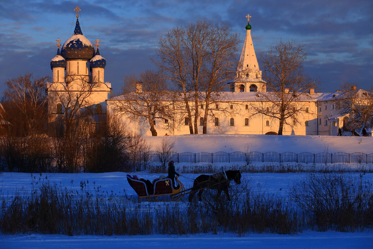 Музей дер зодчества в суздале. Приехал из суздаля. Суздаль фото туристов 2022. Суздаль достопримечательности фото летом 2022. Топ достопримечательностей суздаль.