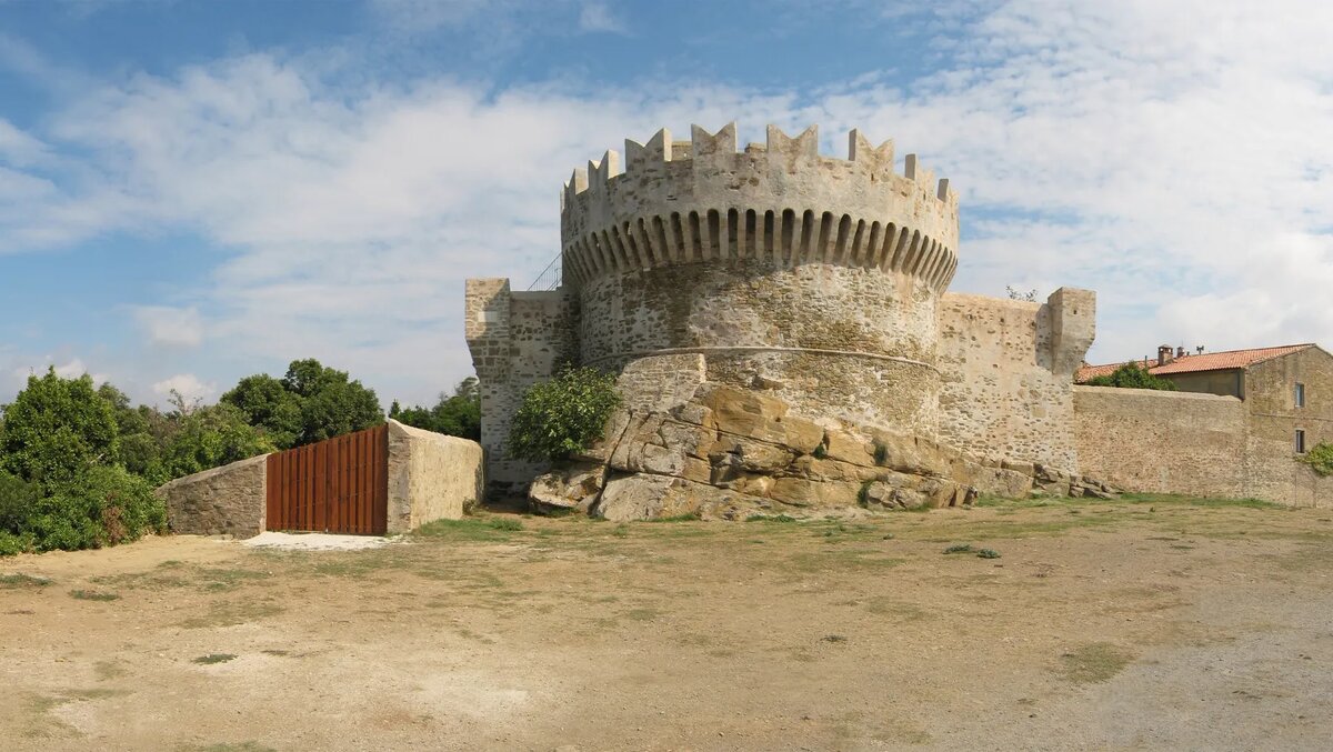 Этрусская крепость недалеко от Баретти, Тоскана, Италия