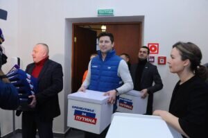  📷    Оренбургская область передала в федеральный штаб подписи в поддержку Владимира Путина Белов Михаил Александрович