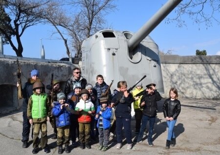    Ночные вандалы испохабили Народный музей обороны Севастополя