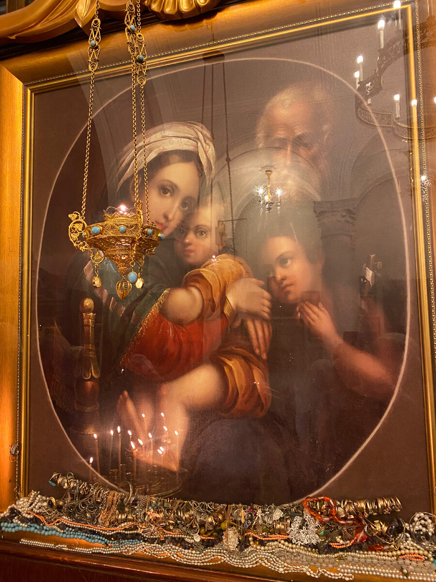 Фото автора: Россия, Москва, храм Живоначальной  Троицы, улица Покровка д. 13, икона Божией Матери «Три  Радости».