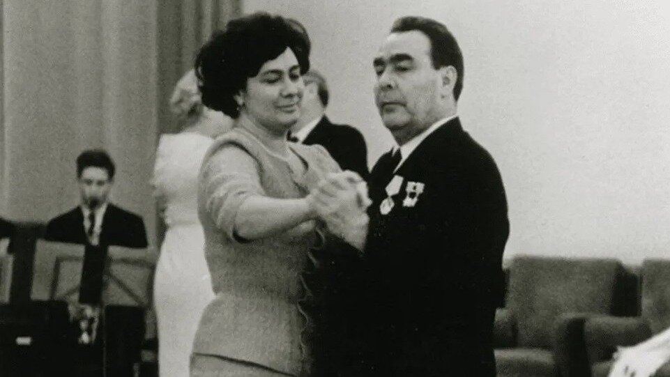 Заседание цк кпсс ссср. Партийный значок кпсс ссср. ). Партии 1990 кпсс. Значки кпсс ссср.