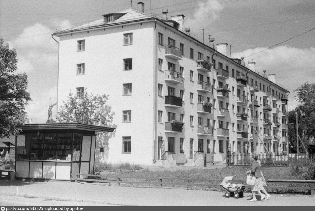 Советские балконы — дополнительное место для хлама и квашеной капусты с  холодцом | Неваляшка на картонке | Дзен