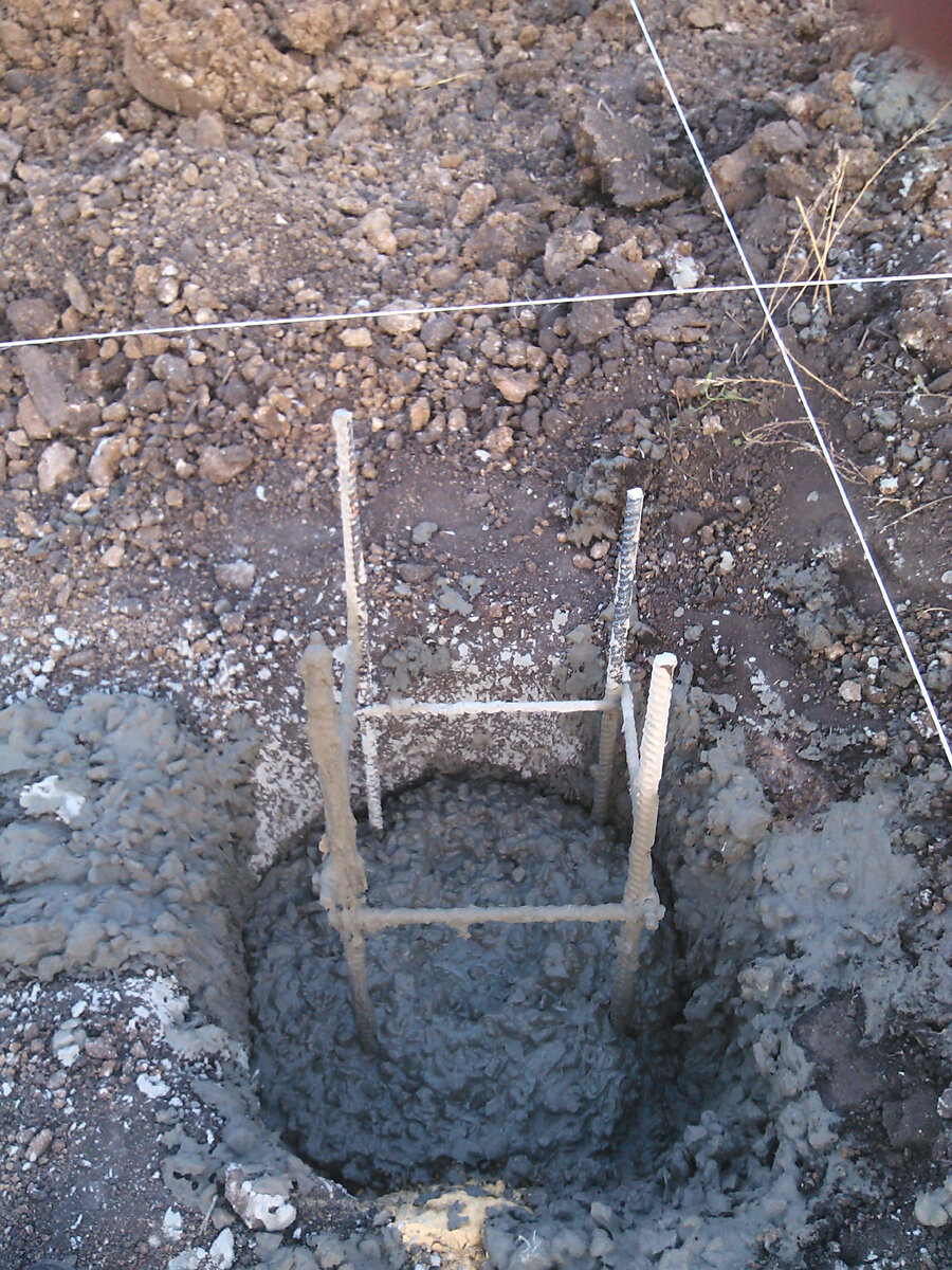 Под фундамент было залито 26 буро-набивных свай. @ Горбунов Сергей