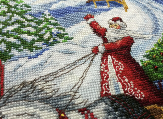 Дед Мороз ко всем на санях проезжал?