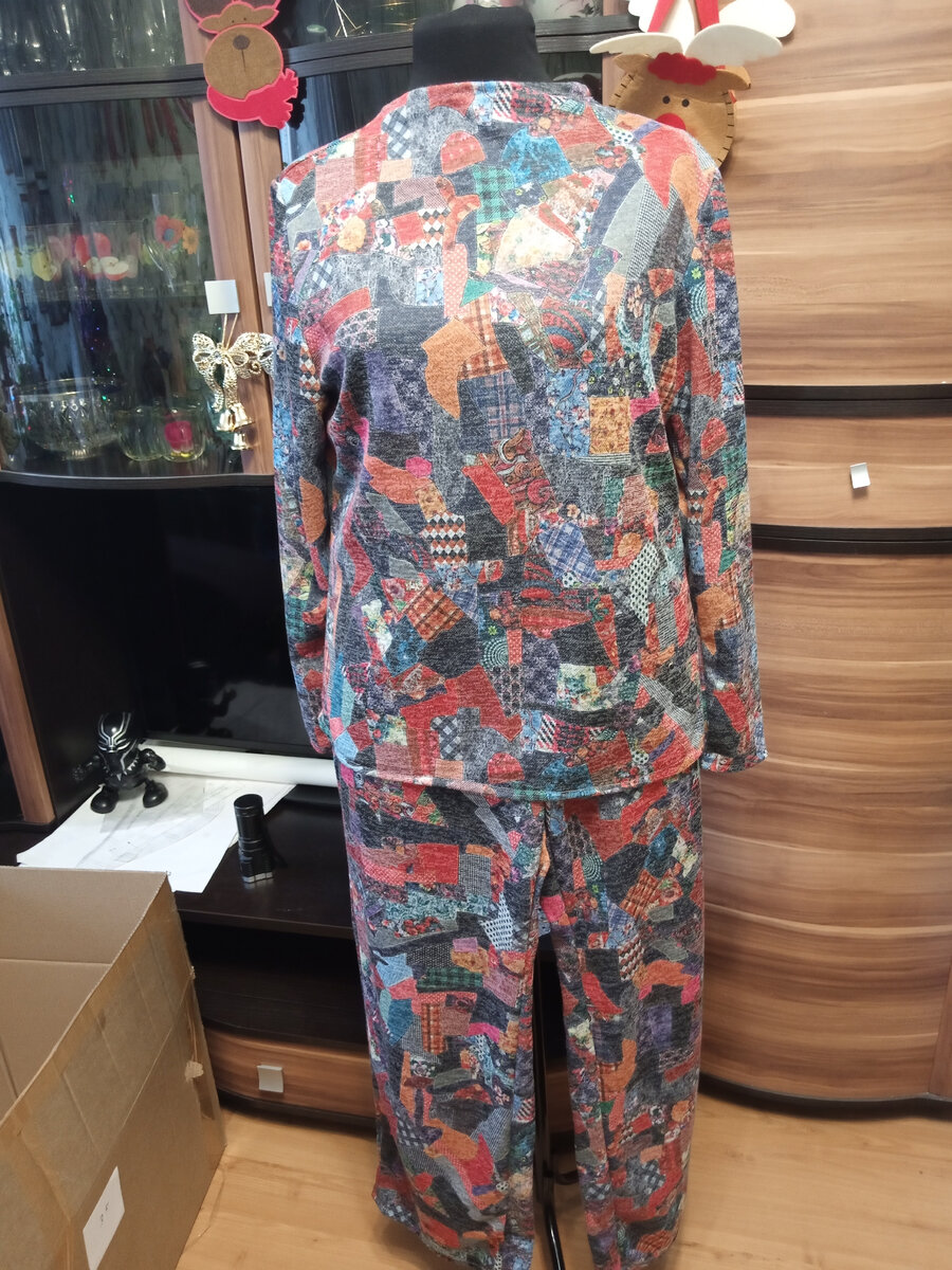 Костюм женский. 