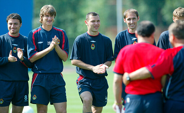    Богдан Шершун (второй слева) вместе с Роланом Гусевым, Сергеем Игнашевичем и Элвером Рахимичем на тренировке ЦСКА.Александр Федоров