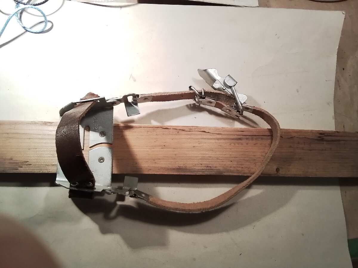 "Полужесткое" крепление: жесткий перед, мягкий задник.