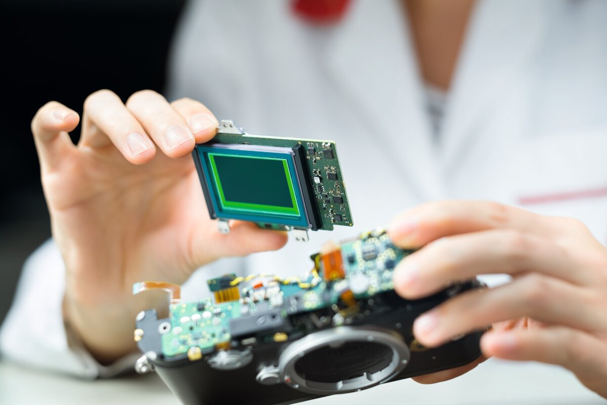 Сборка цифровой камеры Leica M10 происходит на фабрике производителя в г. Вецлар, Германия. Изображение: пресс-центр leica-camera.com