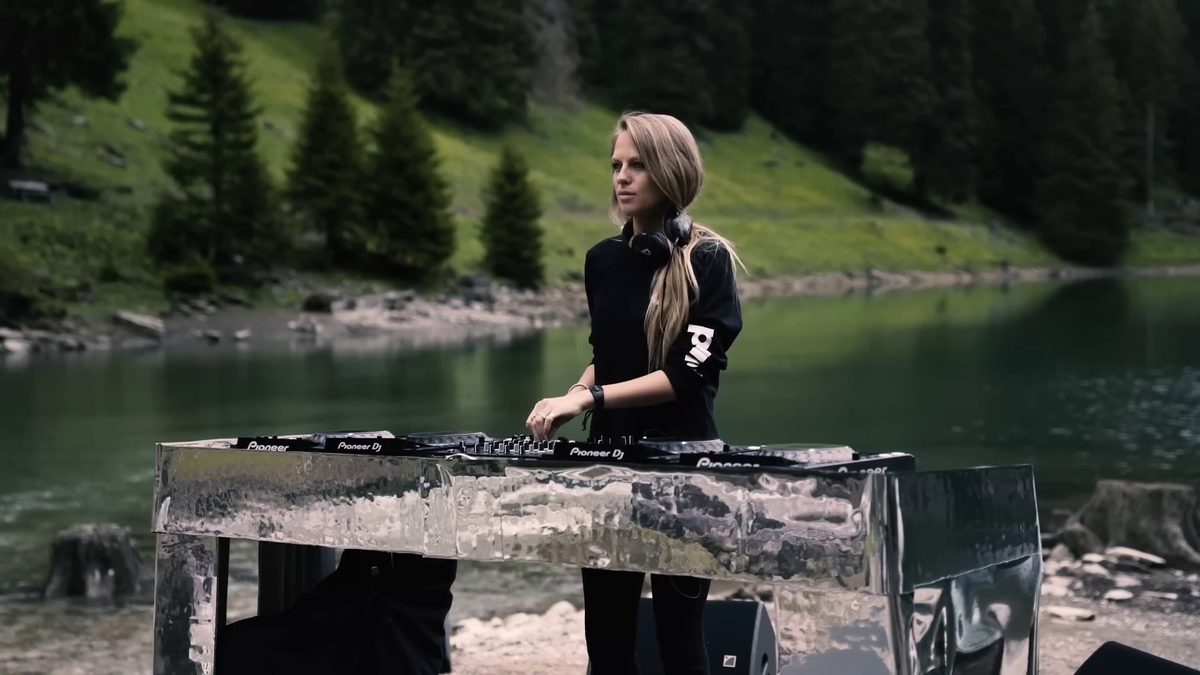 Nora En Pure.