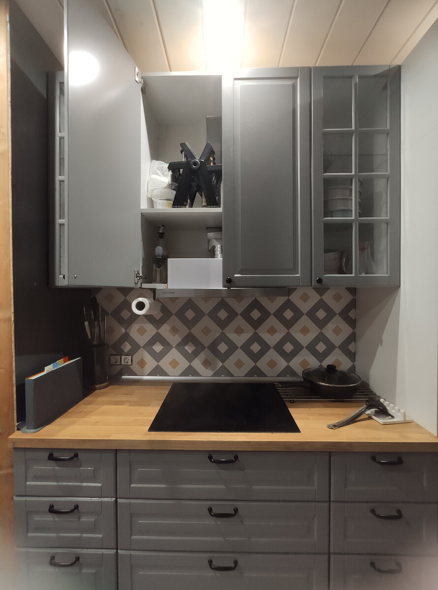 Думаю попросить мужа поднять верхнюю полку, чтобы ставить органайзер на уровень ниже. 