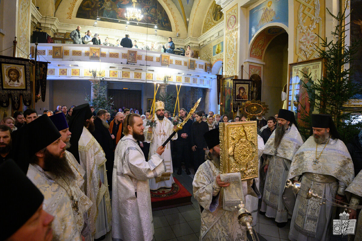 С праздником собора пресвятой богородицы 8