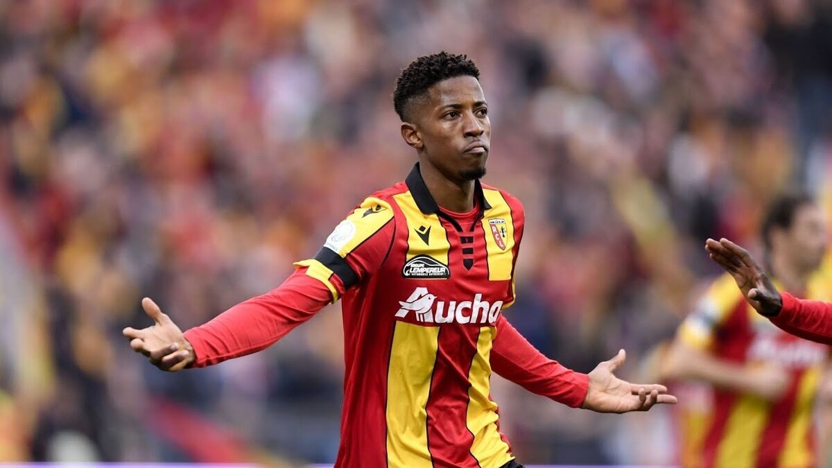 Дивеев цска 2020. Яка бийол цска. Цска трансферы слухи последнего. Красно синие полосы цска. Футбол трансферы цска.