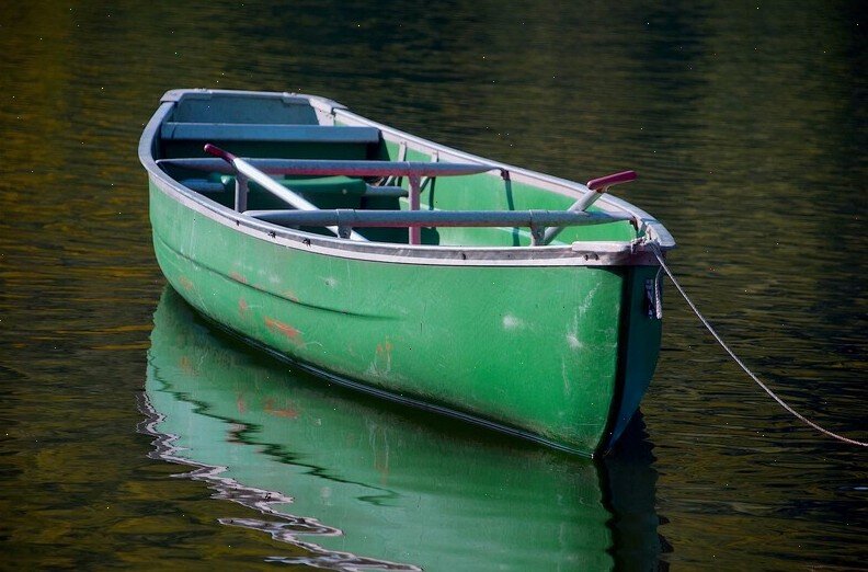 Вот с такой лодки я и упал в тот тихий летний день...