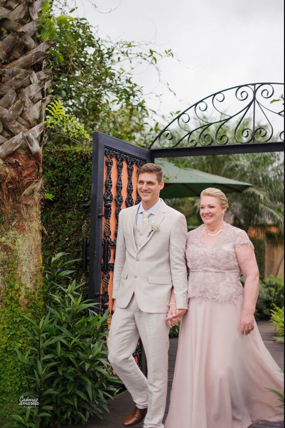 стильные свадебные платья. платье на свадьбу для гостей. платье ампир 2021. вечернее платье для невесты. платья на бракосочетания.