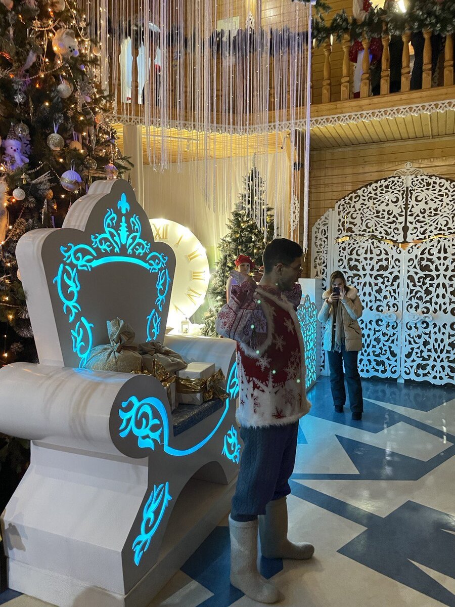 войдите в дом чтобы найти санта клауса