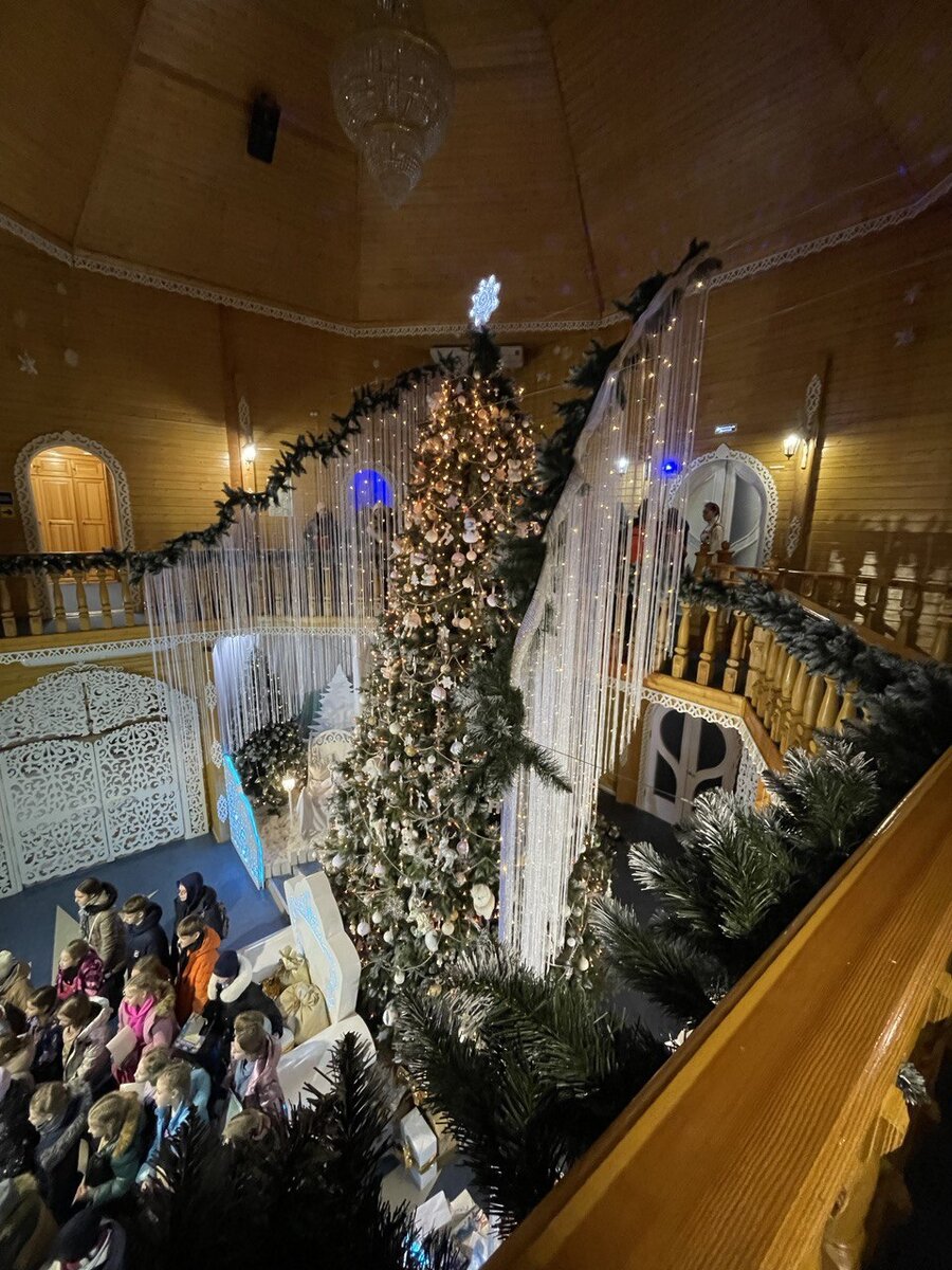 великий устюг елка деда мороза. посох деда мороза из великого устюга. театр деда мороза великий устюг. новый год на вотчине деда мороза великий устюг. родина деда морозааеликий устюг.