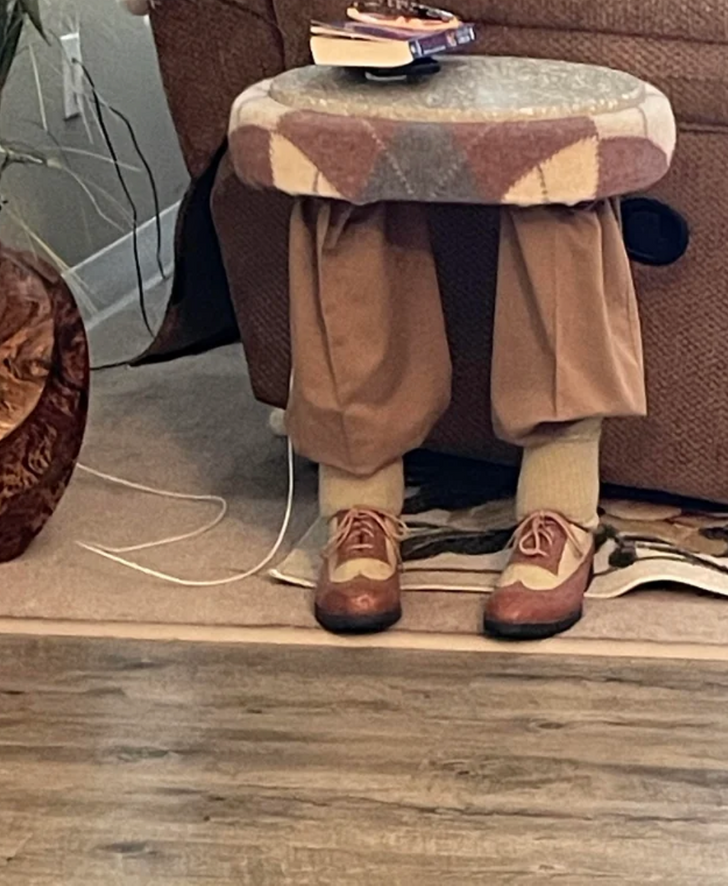 Дело раскрыто шерлок. Рассеянна краткое прилагательное. В кратком прилагательном пишется -нн-. D yfhtxbz[ yf j t gjitncz столько же н. Настолько как пишется.