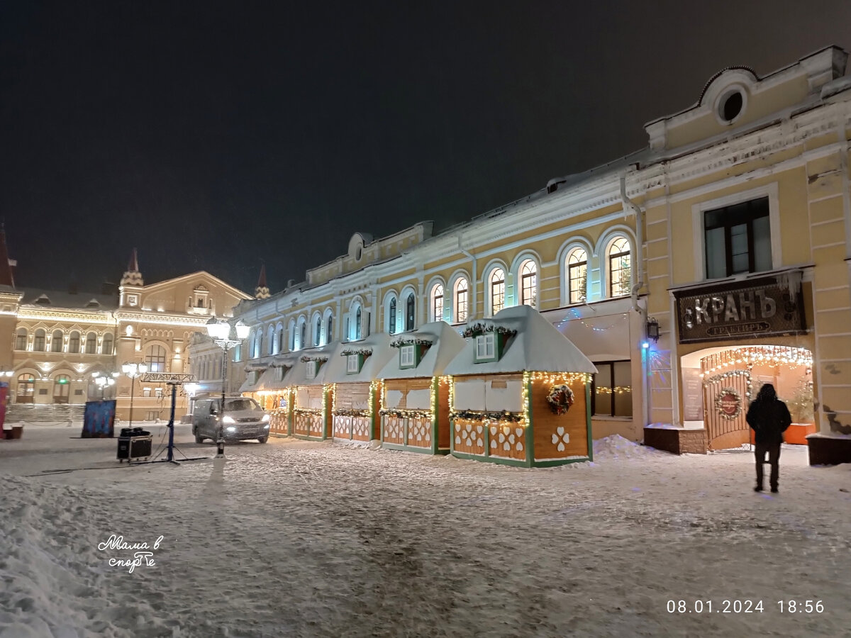 Чтобы попасть в музей, нужно войти в арку (на фото справа) под вывеску "Кранъ".