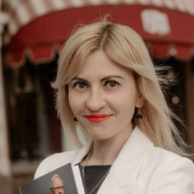        Юлия Кузьмина, сертифицированный в ЦБ РФ независимый финансовый советник, практикующий инвестор, инвестиционный брокер и член Ассоциации спикеров СНГ Вадим Кизимов
