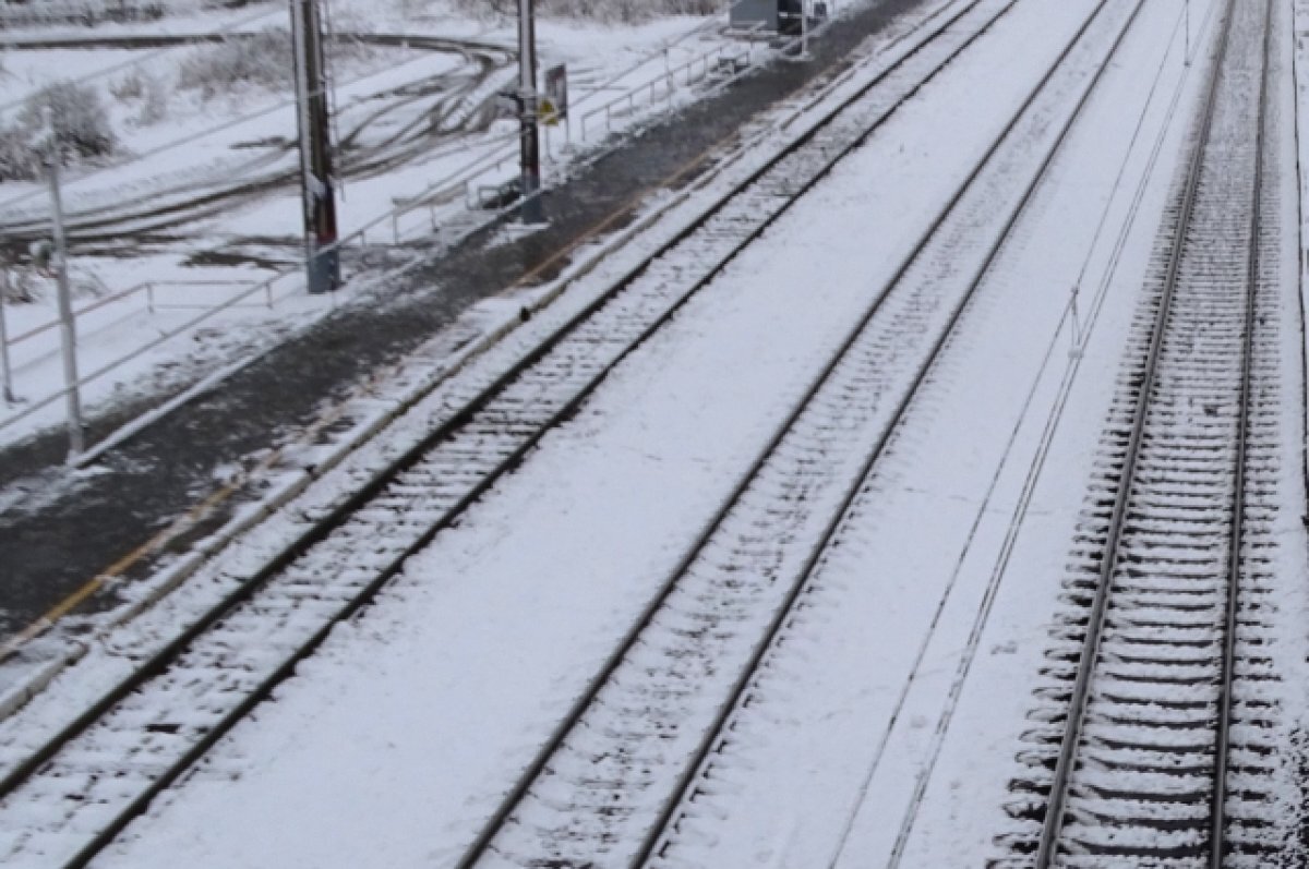    Более 10 вагонов грузового поезда сошли с пути в Забайкалье