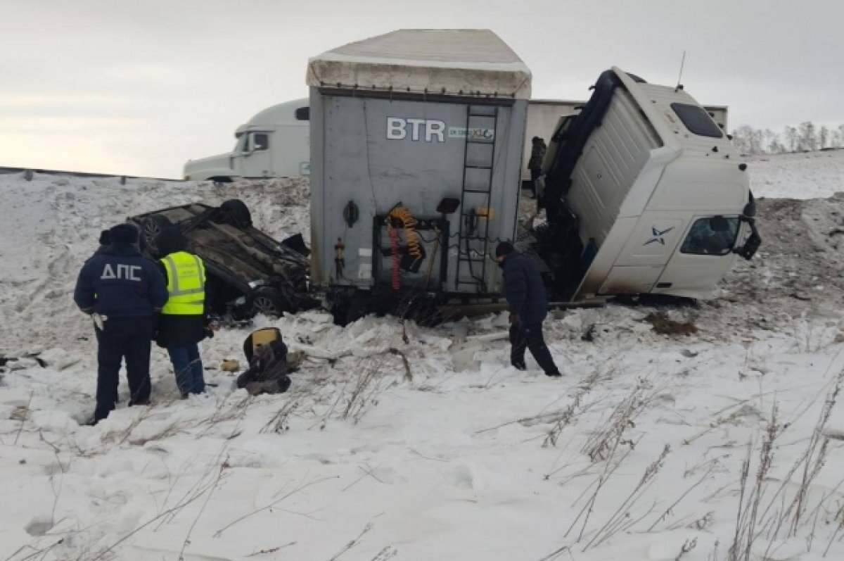    В ДТП погибла девушка и пострадали два человека, в том числе ребёнок.
