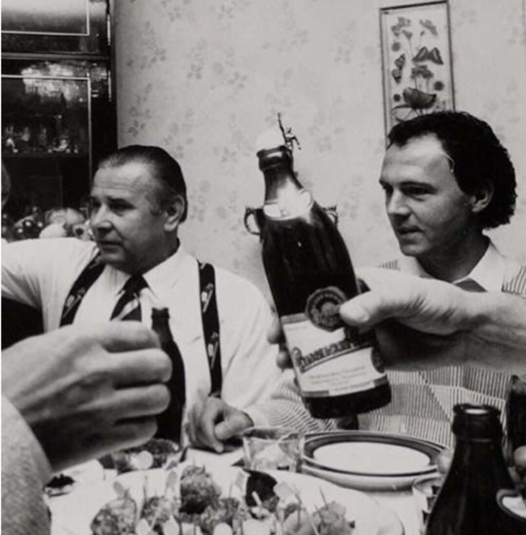 Лев Яшин и Франц Беккенбауэр в кввртире Льва Ивановича в Москве. 1986 год. Фото из архива семьи Яшиных