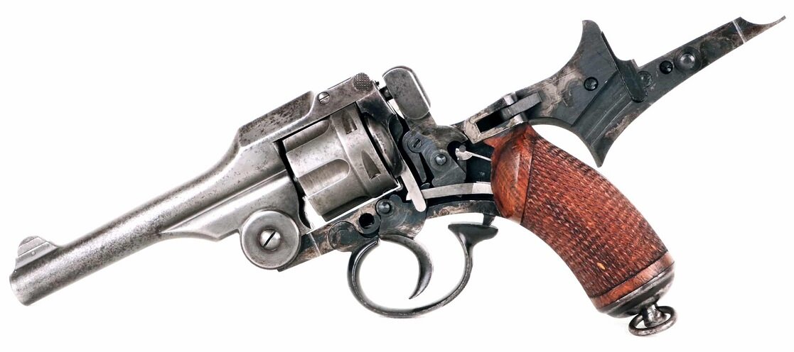 Револьвер с откинутой боковой пластиной.
