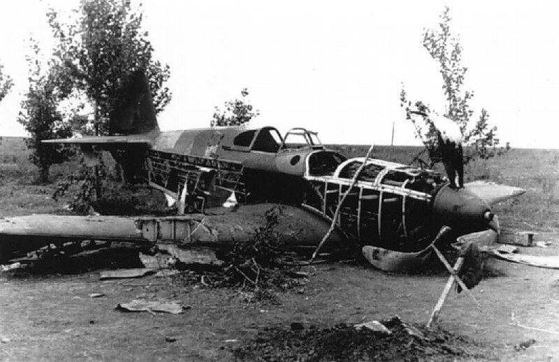 Подбитый як-3. Самолёт мессершмитт 109. Су-2 бомбардировщик. Ил 2 1942. Як сбить.