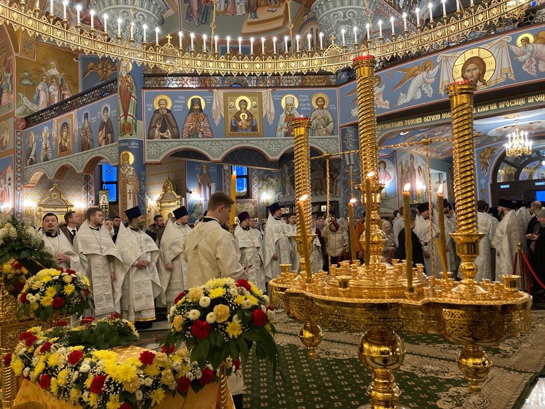    В Сургут доставили ковчег с частицей мощей святителя Николая Чудотворца