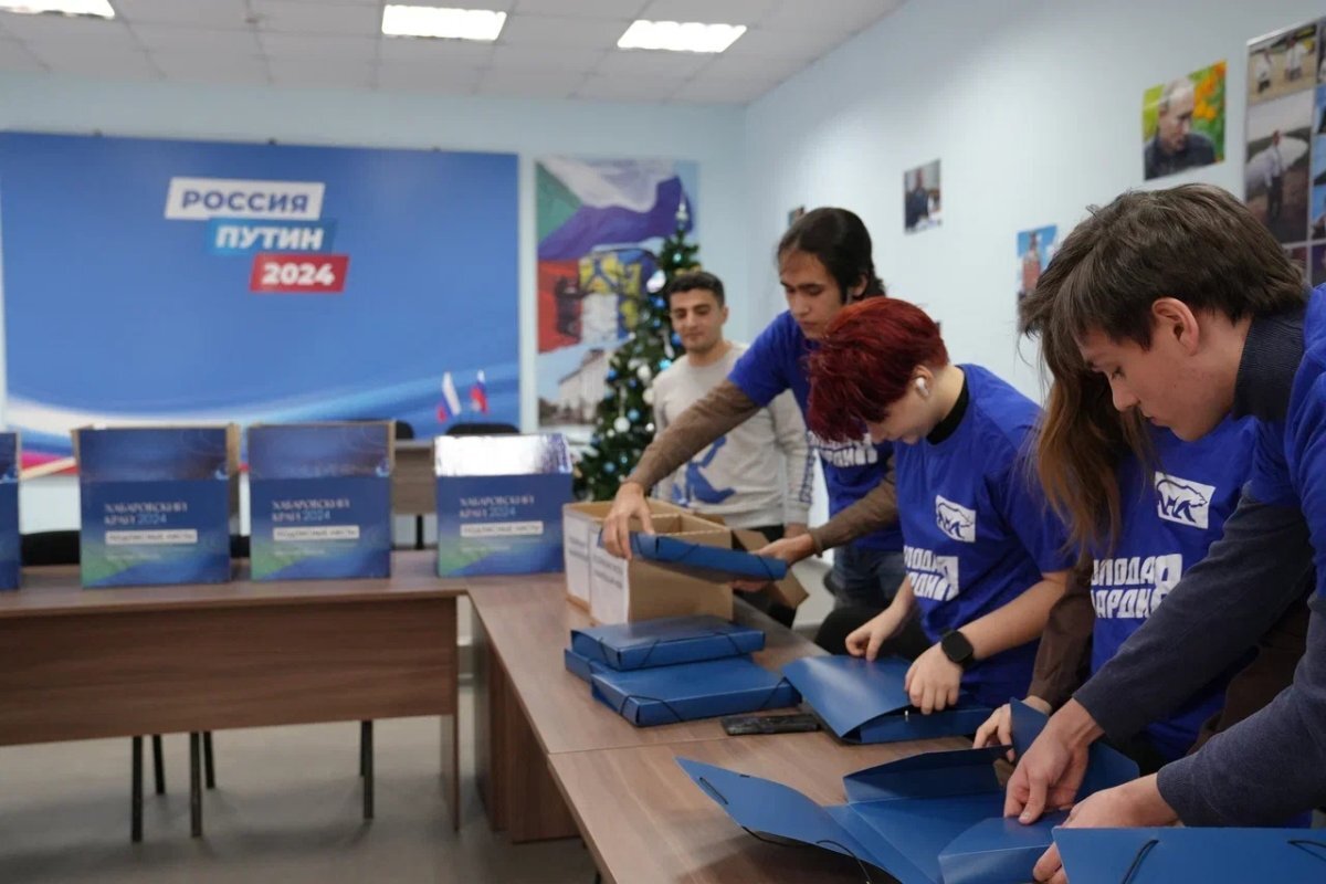   В Хабкрае собрали первую партию подписей в поддержку Владимира Путина