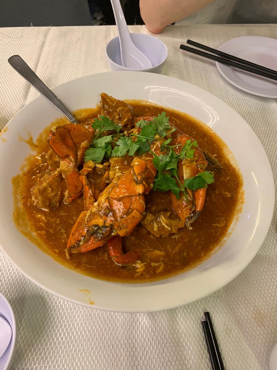 Чили-краб- обязательно попробуйте.