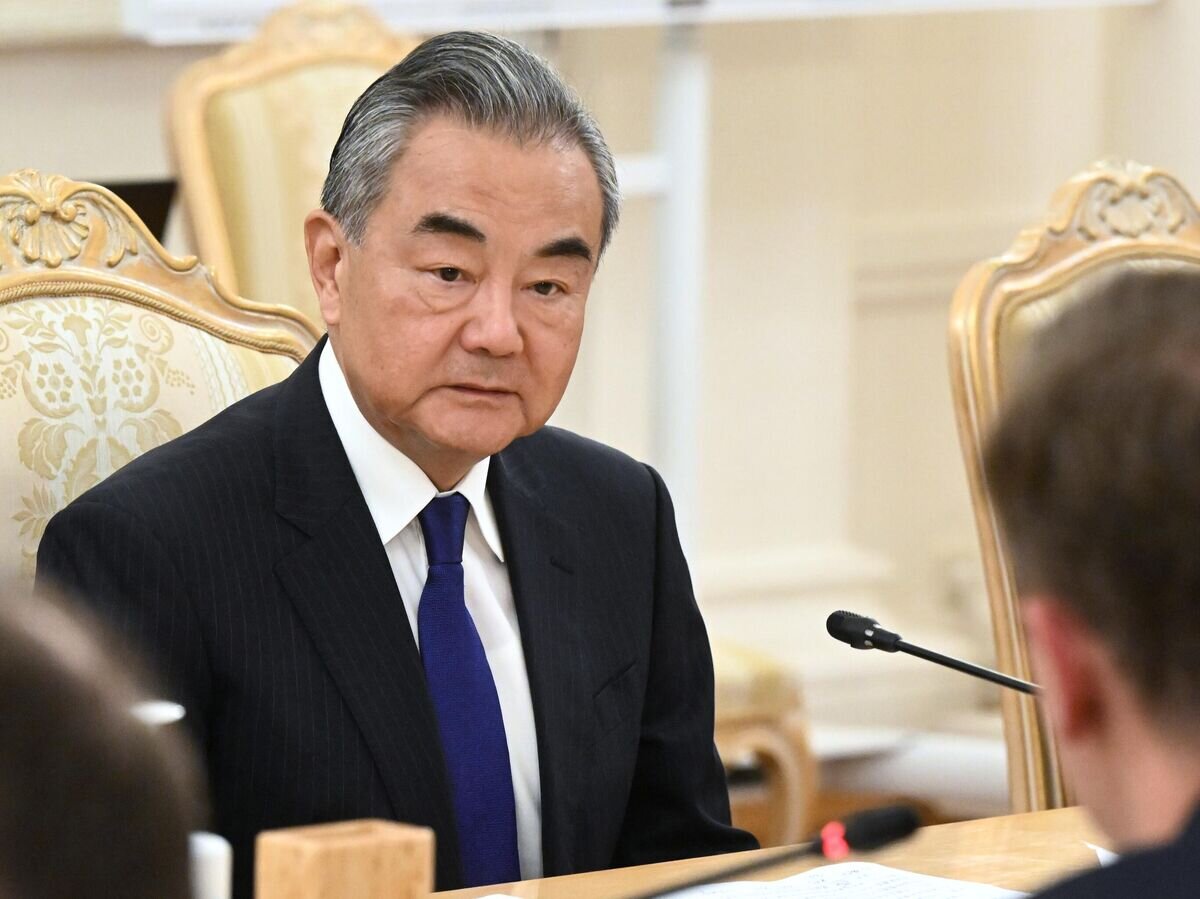    Глава канцелярии комиссии по иностранным делам ЦК Компартии Китая Ван И во время встречи с министром иностранных дел РФ Сергеем Лавровым в Москве© РИА Новости / Илья Питалев