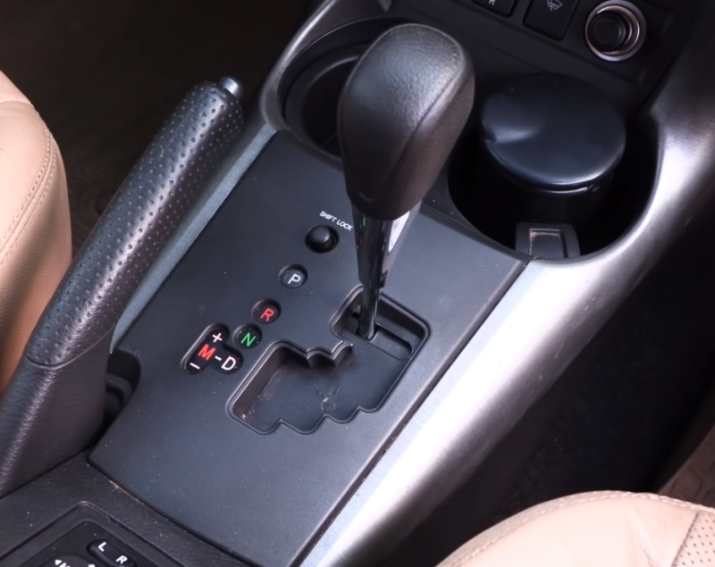 Вариатор на Toyota RAV4 представляет собой клиноременную бесступенчатую коробку (CVT). В ней нет отдельных передач, как в механической или автоматической КПП.-2