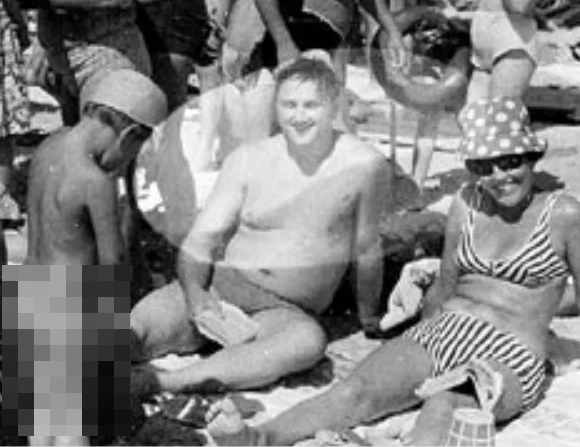 Анатолий Собчак запечатлел жену, дочь и брата на пляже