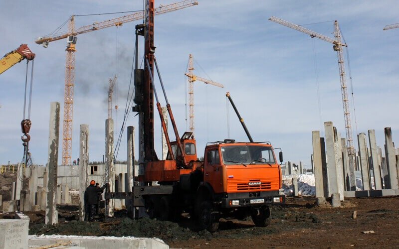 Копровая установка на автомобильном шасси УГМК-12 