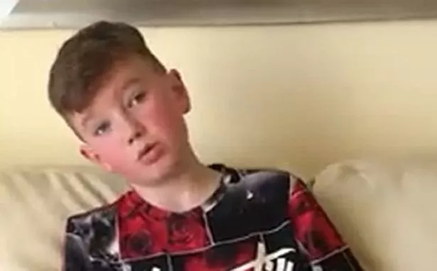 Алекс Батти рассказал водителю, что 6 лет назад его украла мама.