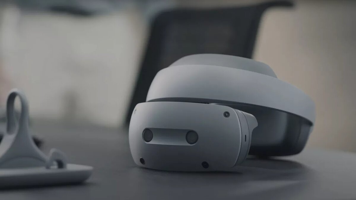 Безымянная автономная гарнитура смешанной реальности от Sony базируется на процессоре XR2+ Gen 2 от Qualcomm и, как утверждается, оснащена 1,3-дюймовыми OLED-дисплеями с разрешением 4K.